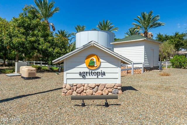 view of community / neighborhood sign