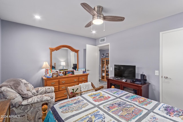 bedroom featuring ceiling fan