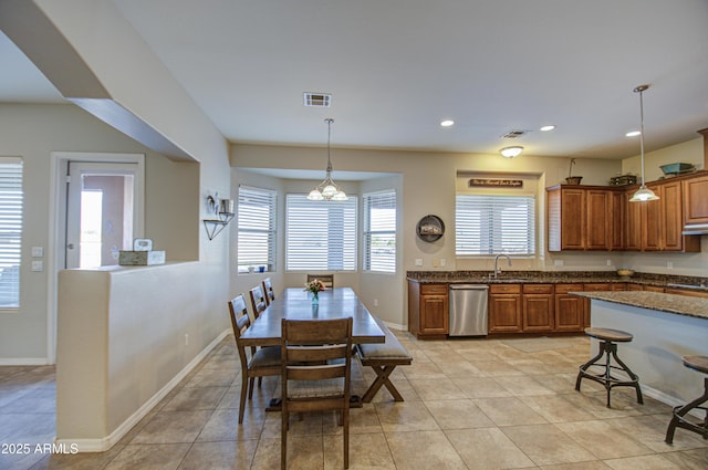 dining area featuring light tile patterned floors, baseboards, visible vents, and recessed lighting