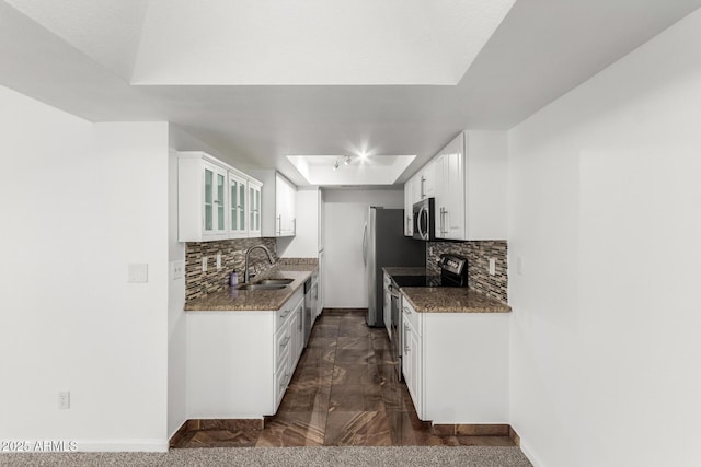 714 E Morningside Dr, Phoenix, AZ 85022 - kitchen with a tray ceiling, stainless steel appliances, baseboards, a sink, and dark countertops