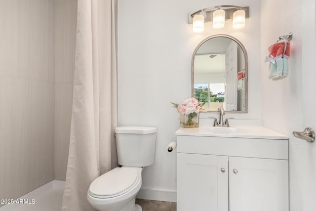 714 E Morningside Dr, Phoenix, AZ 85022 - bathroom featuring a shower with curtain, toilet, vanity, and baseboards