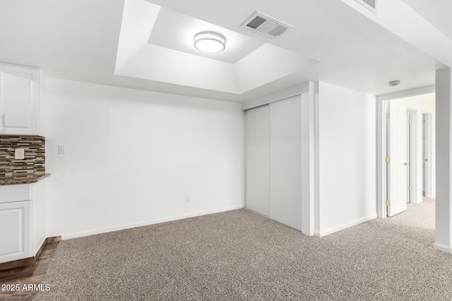 714 E Morningside Dr, Phoenix, AZ 85022 - unfurnished room with baseboards, a tray ceiling, visible vents, and carpet