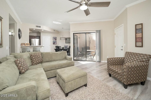 living room featuring crown molding, light hardwood / wood-style floors, and ceiling fan