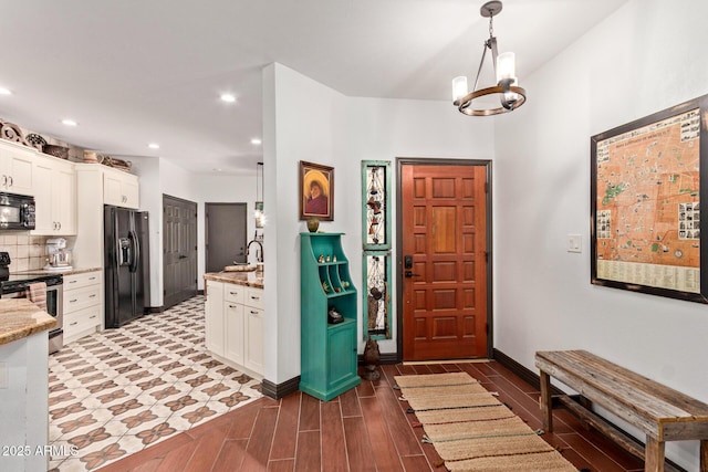 1235 N Sunnyvale Unit 113, Mesa, AZ 85205 - entryway featuring a chandelier, wood tiled floors, recessed lighting, and baseboards