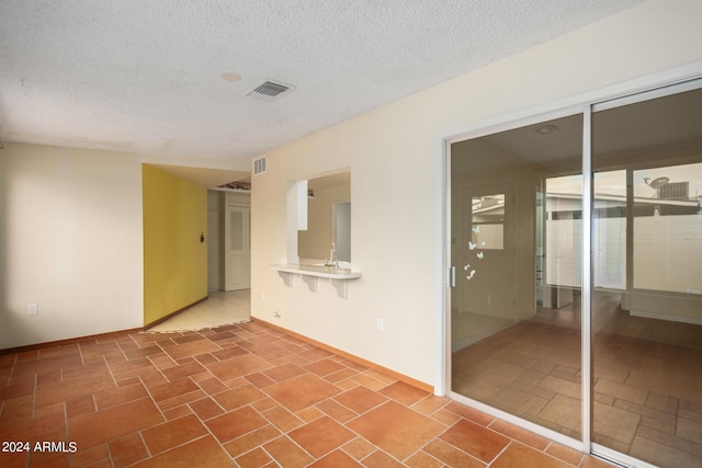 empty room featuring a textured ceiling