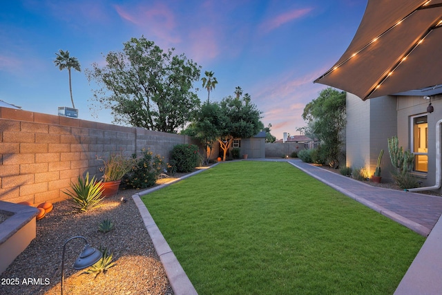 view of yard at dusk