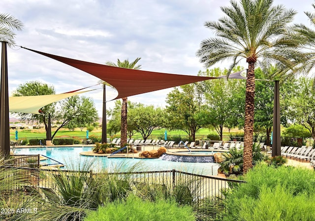 view of swimming pool featuring a jacuzzi