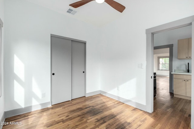 unfurnished room with ceiling fan and dark hardwood / wood-style floors