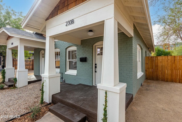 entrance to property featuring a porch