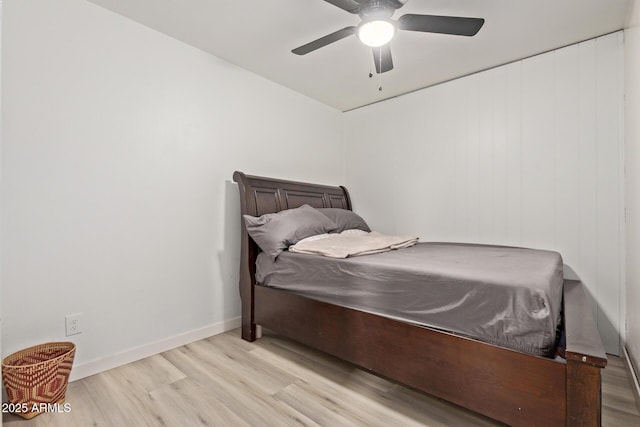 bedroom featuring light hardwood / wood-style floors and ceiling fan