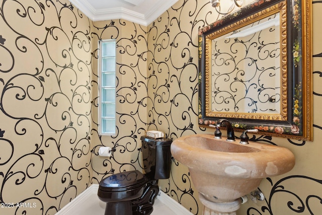 6467 E Sierra Vista Dr, Paradise Valley, AZ 85253 - half bath featuring crown molding, toilet, and wallpapered walls