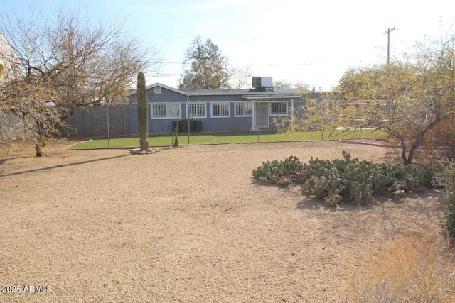 exterior space featuring a front yard