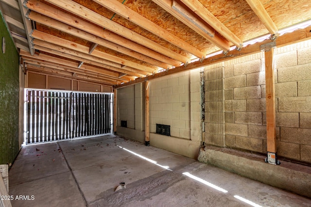 2109 E Gelding Dr, Phoenix, AZ 85022 - view of garage