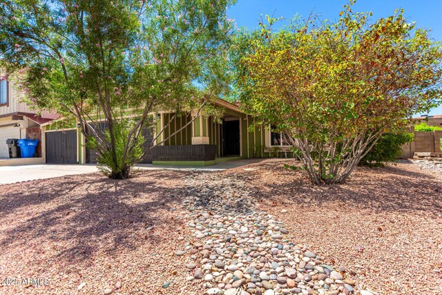 2109 E Gelding Dr, Phoenix, AZ 85022 - view of property hidden behind natural elements