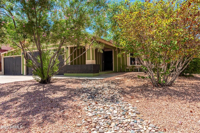 2109 E Gelding Dr, Phoenix, AZ 85022 - view of property hidden behind natural elements