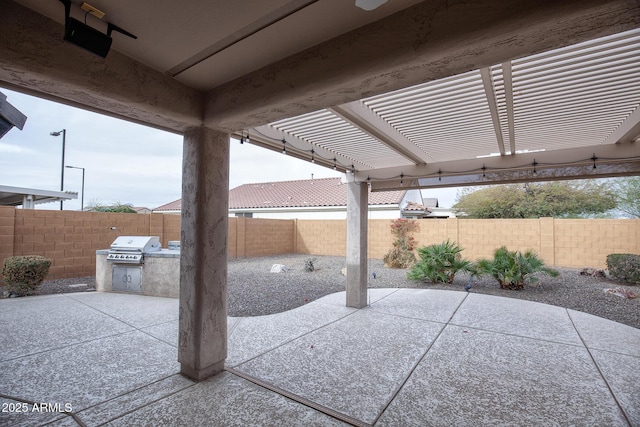 view of patio featuring an outdoor kitchen