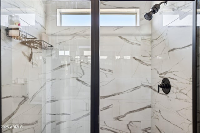 bathroom featuring plenty of natural light and tiled shower