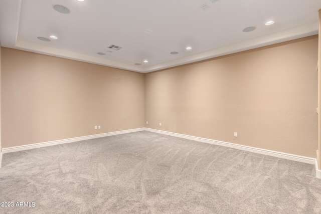 empty room featuring carpet floors, baseboards, visible vents, and recessed lighting