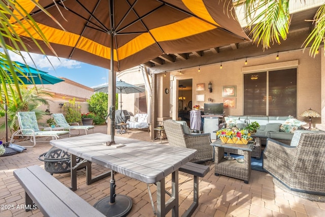 view of patio featuring an outdoor living space