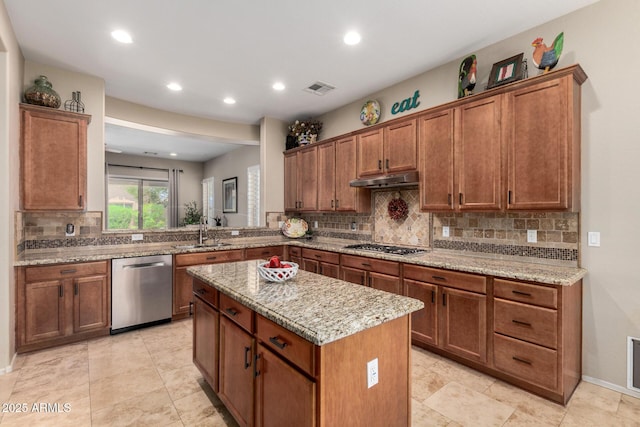 2554 E Honeysuckle Pl, Chandler, AZ 85286 - kitchen featuring stainless steel appliances, a kitchen island, backsplash, light stone countertops, and recessed lighting