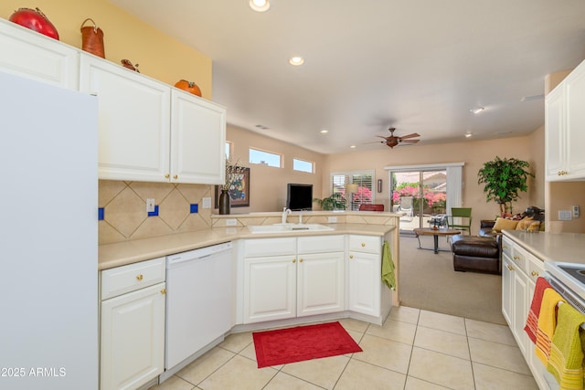 19607 N Flint Way, Surprise, AZ 85374 - kitchen with white appliances, open floor plan, a peninsula, a sink, and a ceiling fan
