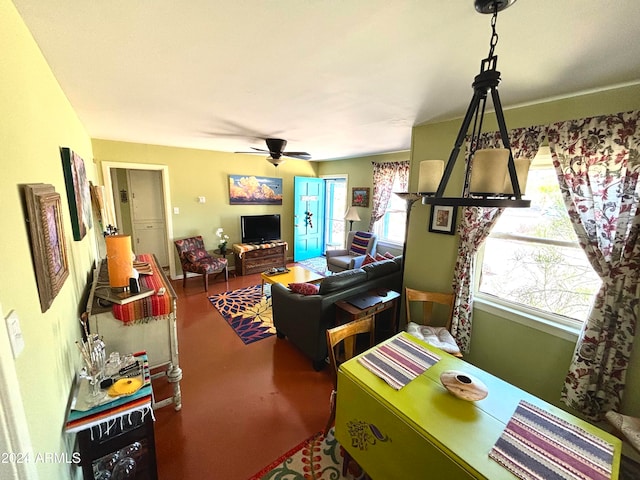 dining space with ceiling fan