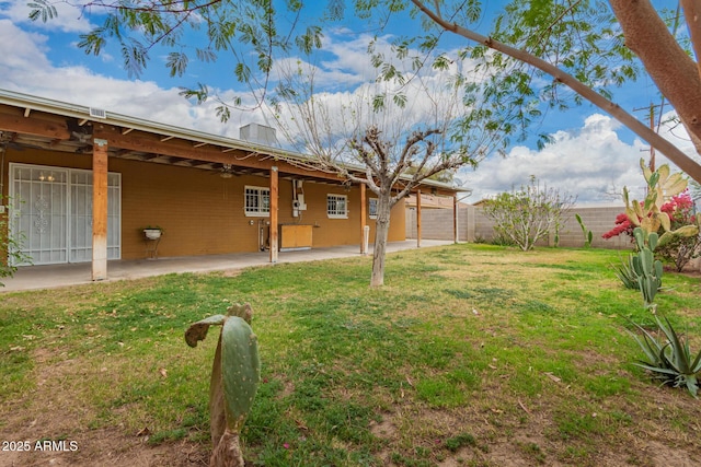 view of yard featuring a patio, ceiling fan, and fence