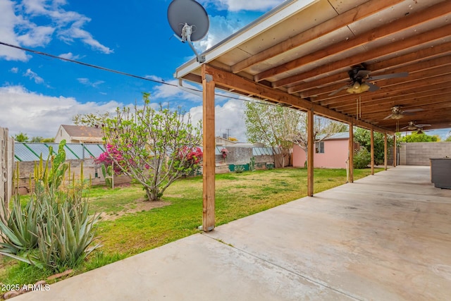 view of patio with a fenced backyard and ceiling fan