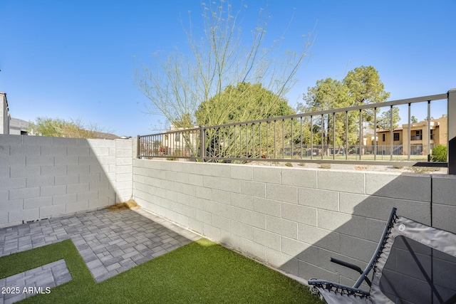 view of yard featuring a fenced backyard