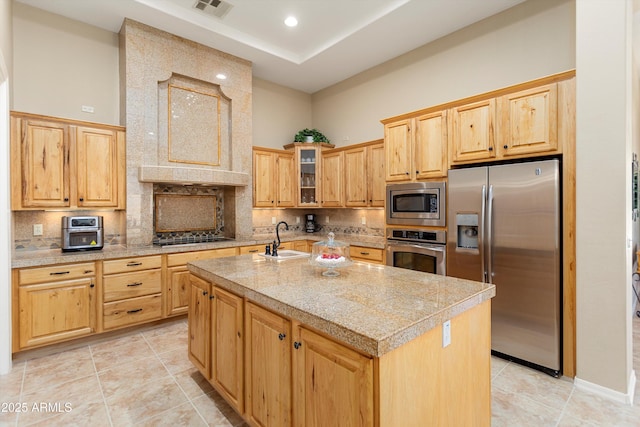 12976 W Plum Rd, Peoria, AZ 85383 - kitchen featuring a sink, stainless steel appliances, light brown cabinets, visible vents, and backsplash