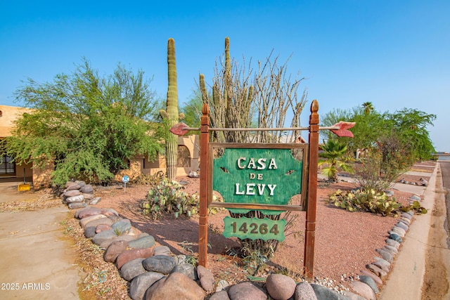 view of community / neighborhood sign