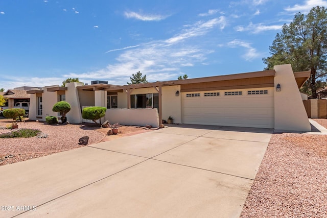 view of front facade featuring a garage, stucco siding, and driveway