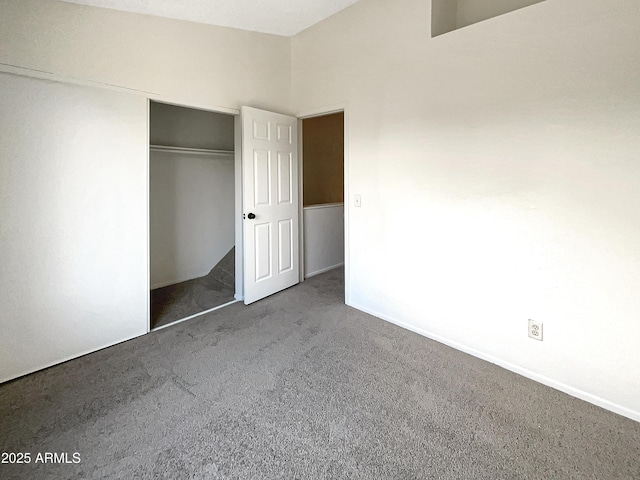 unfurnished bedroom with carpet flooring and a closet