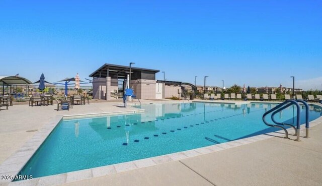 9964 W Piccadilly Rd, Avondale, AZ 85392 - community pool with a patio