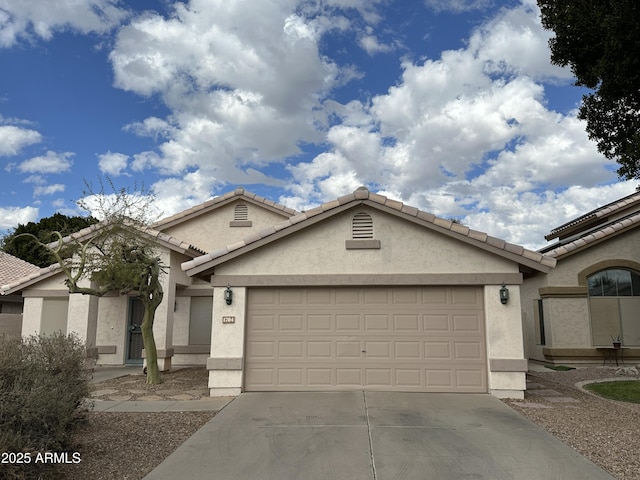 view of front facade featuring a garage