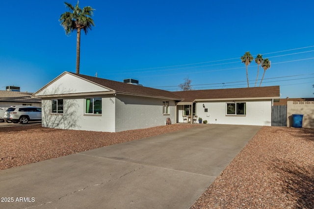 ranch-style home with driveway