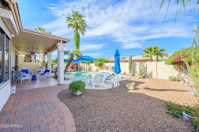 316 W Anderson Ave, Phoenix, AZ 85023 - fenced backyard with a patio and ceiling fan