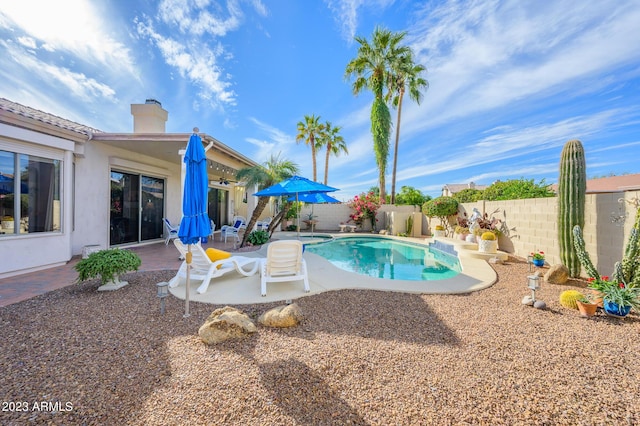316 W Anderson Ave, Phoenix, AZ 85023 - view of pool with a patio, a fenced backyard, and ceiling fan