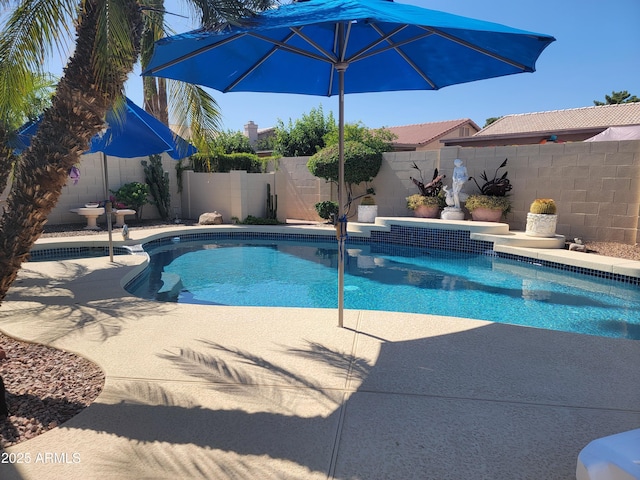 316 W Anderson Ave, Phoenix, AZ 85023 - view of pool featuring a fenced backyard, a patio, and a gate