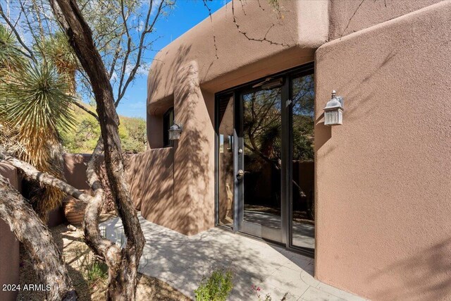 entrance to property featuring a patio area