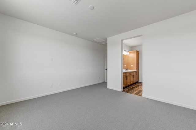 unfurnished room with carpet floors