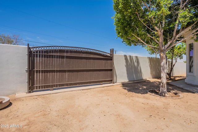 2701 E Caldwell St, Phoenix, AZ 85042 - view of gate with fence