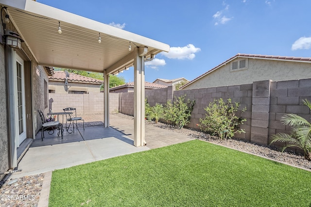 6317 S Kimberlee Way, Chandler, AZ 85249 - view of yard with a patio area