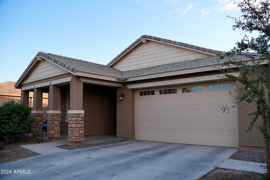 craftsman house featuring a garage