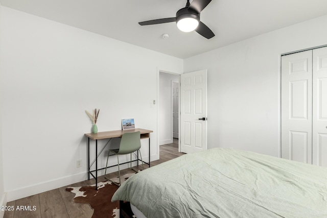 8547 E Roanoke Ave, Scottsdale, AZ 85257 - bedroom with baseboards, a ceiling fan, wood finished floors, and a closet