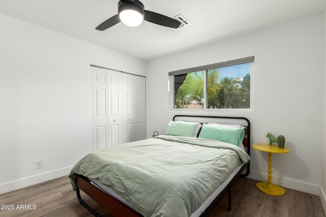 8547 E Roanoke Ave, Scottsdale, AZ 85257 - bedroom with wood finished floors, a closet, ceiling fan, baseboards, and visible vents