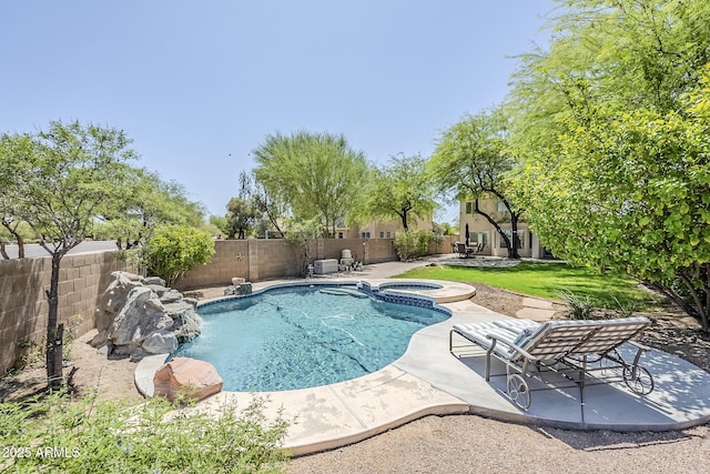 31259 N 42nd Pl, Cave Creek, AZ 85331 - view of swimming pool featuring a patio, a fenced backyard, and a pool with connected hot tub