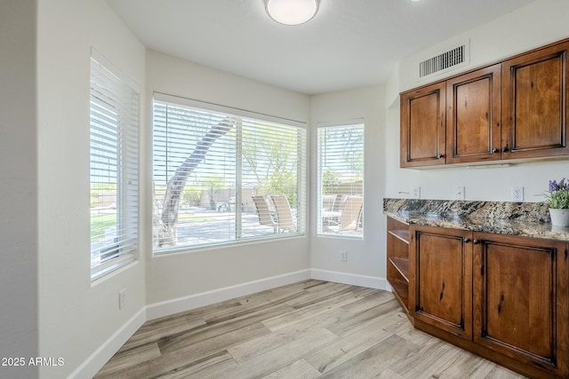 31259 N 42nd Pl, Cave Creek, AZ 85331 - kitchen featuring healthy amount of natural light, light wood finished floors, and brown cabinetry