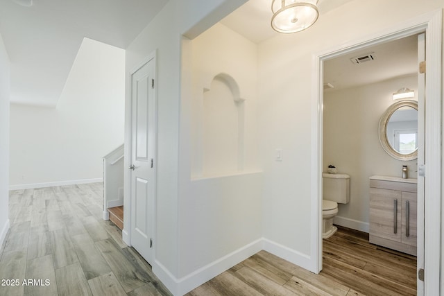 31259 N 42nd Pl, Cave Creek, AZ 85331 - corridor featuring wood finished floors and baseboards