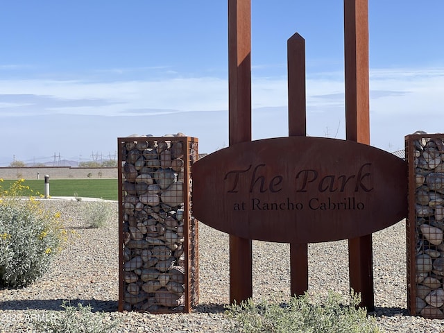 view of community / neighborhood sign